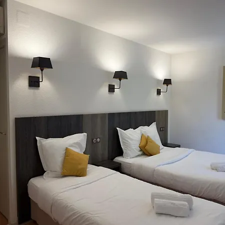 Le Victor Hugo - Hotel Et Restaurant - Logis Hotels Saint-Cere Exterior photo