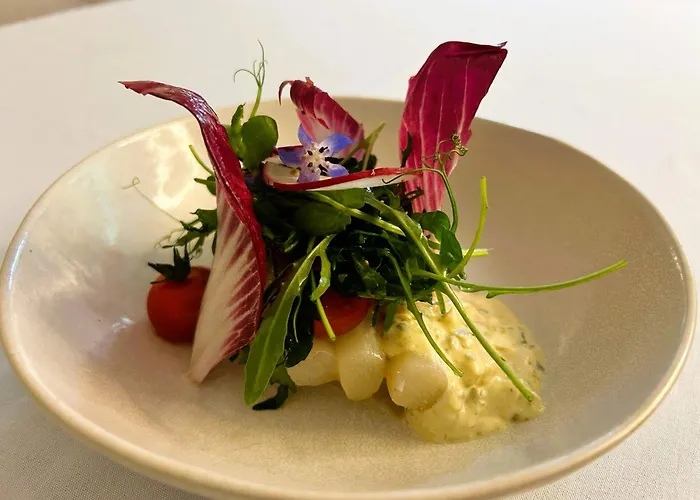 Le Victor Hugo - Hotel Et Restaurant - Logis Hotels