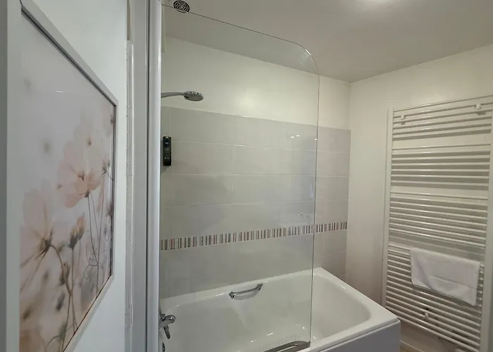 Le Victor Hugo - Hotel Et Restaurant - Logis Hotels