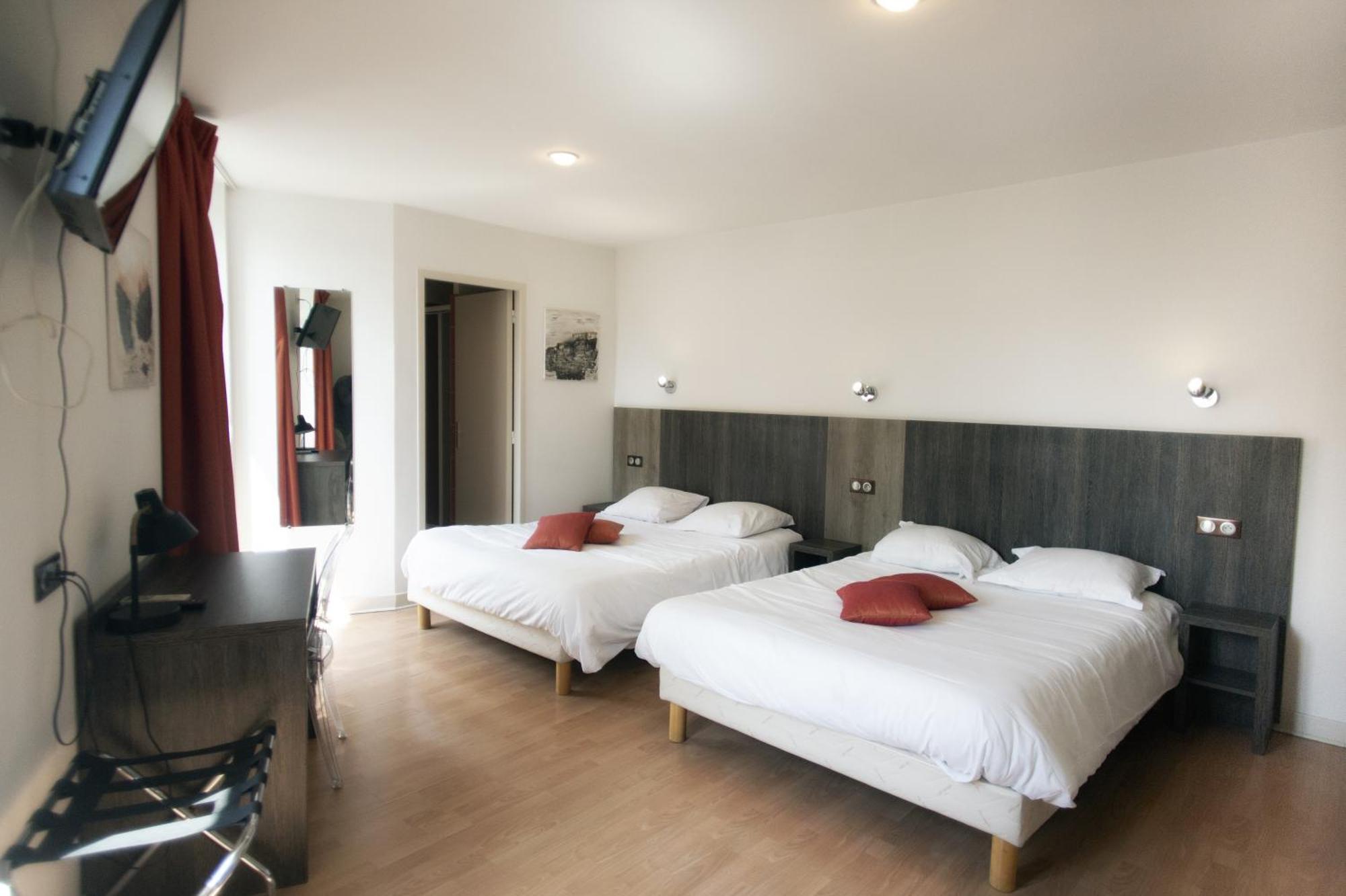 Le Victor Hugo - Et Restaurant - Logis 2* Saint-Cere