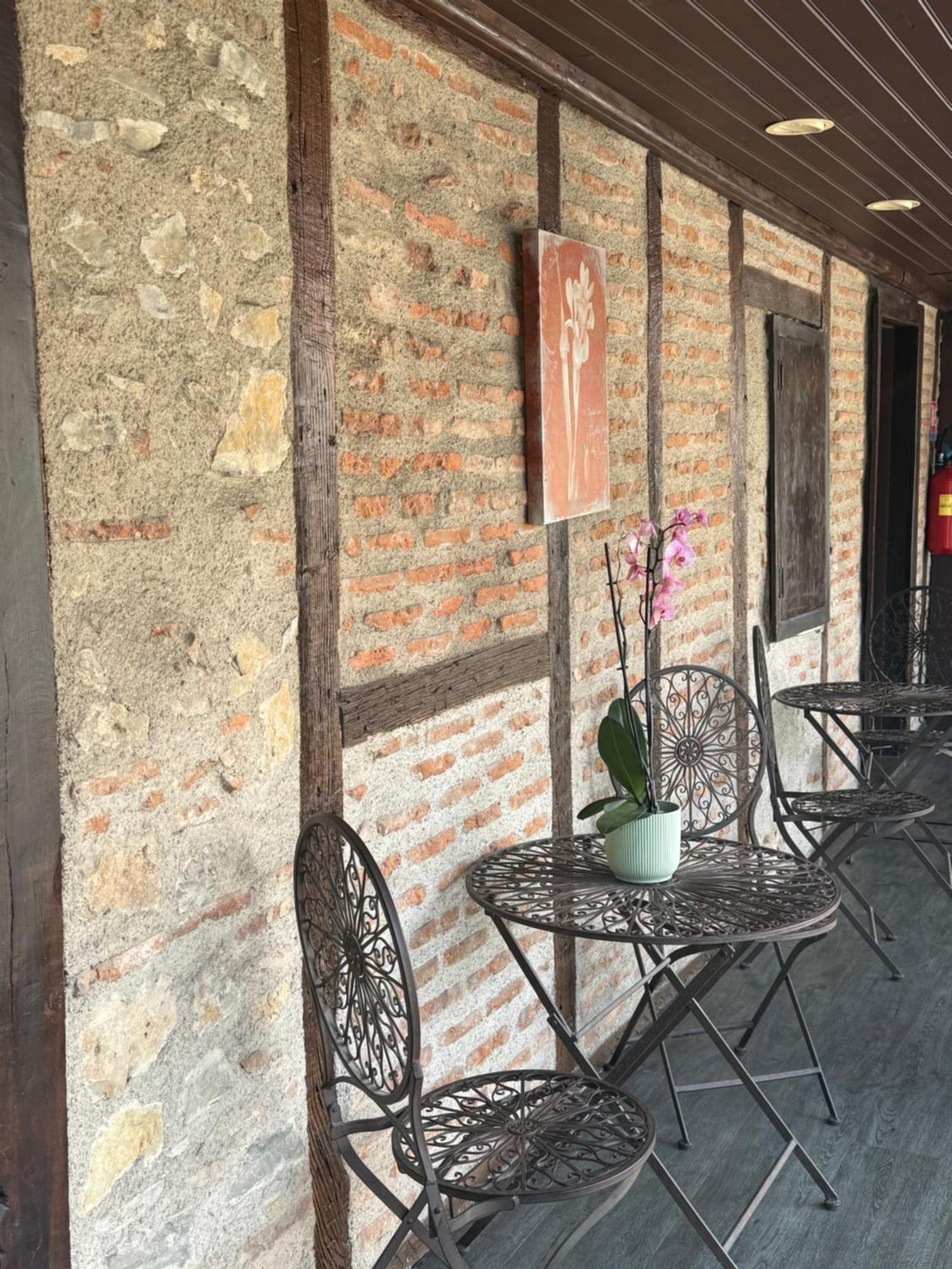 Le Victor Hugo - Et Restaurant - Logis 2* Saint-Cere