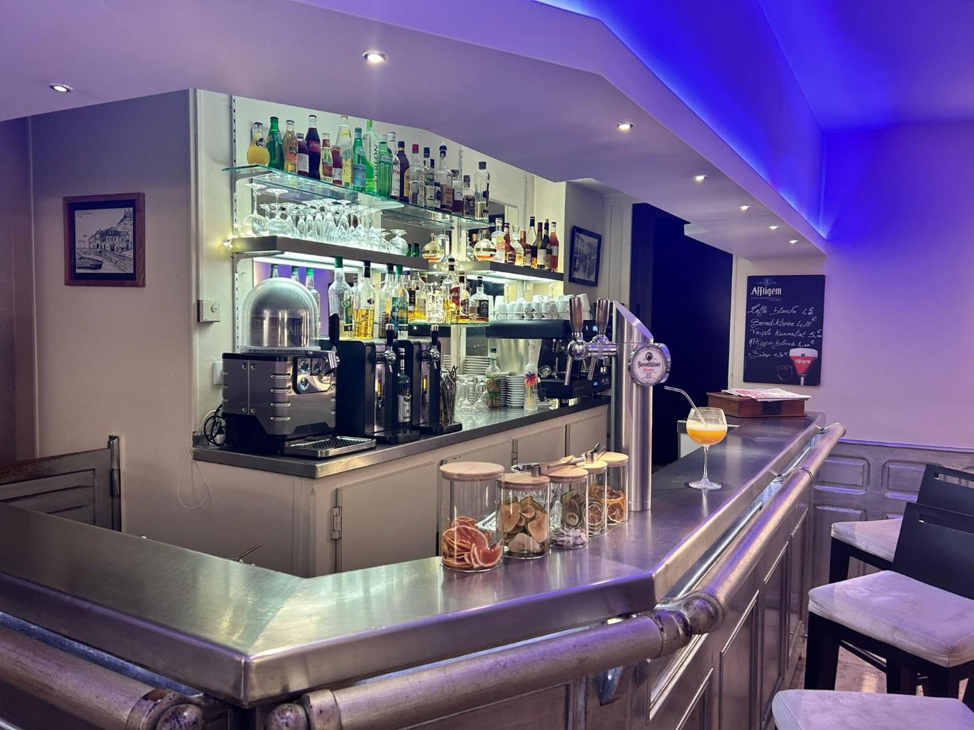 Le Victor Hugo - Et Restaurant - Logis
